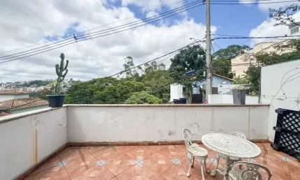 Casa 3 quartos, 2 vagas, 126m² a venda em São Pedro, Juiz de Fora