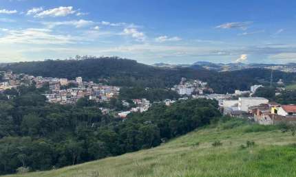 Terreno com 6 817,33m², bairro Borboleta, Juiz de Fora, MG.
