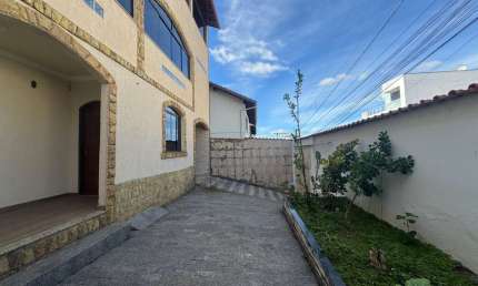 Casa com 4 quartos à venda na Rua Onofre Oliveira Salles, Santa Maria, Juiz de Fora