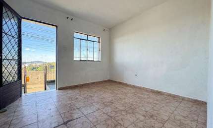 Casa com 3 quartos à venda na Rua José Venâncio Rabello, Santos Dumont, Juiz de Fora