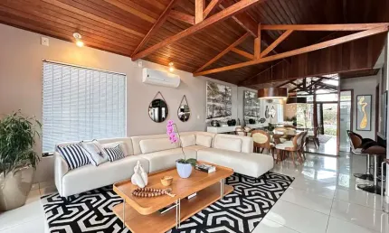 Casa linear, 3 quartos, 210m, piscina,  3 vagas no condominio alto dos pinheiros, juiz de fora, mg.