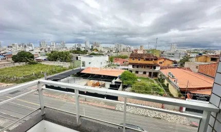 Apartamento à venda - 2 quartos (1 suíte) com sacada e garagem!