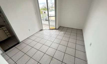 Apartamento à venda - 2 quartos (1 suíte) com sacada e garagem!
