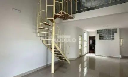 Casa com 4 quartos para alugar na Rua Antônio de Souza Franqueiro, --, Santa Mônica, Uberlândia