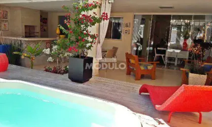 Casa em condomínio mobiliada para locação no Bairro Jardim Karaíba