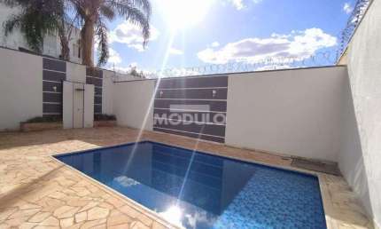 Casa residencial para locação no bairro City Uberlândia com 3 suítes