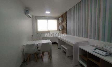 Sala comercial para locação no bairro Osvaldo Rezende