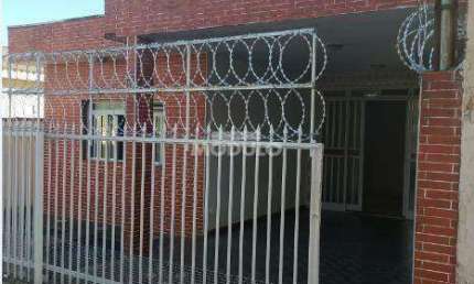 Casa residencial para locação no Bairro Osvaldo Rezende com 3 quartos