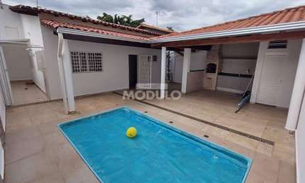 Casa para alugar no bairro Cidade Jardimcom 3 quartos