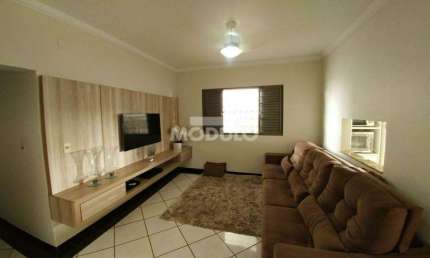 CASA RESIDENCIAL à venda, 4 quartos, 2 suítes, 3 vagas, Osvaldo Rezende - Uberlândia/MG