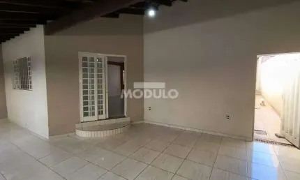 Casa residencial para locação Bairro Jardim Patrícia com 3 quartos