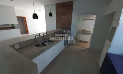 Casa Residencial em condomínio para locação no Bairro Aclimação com 4 suítes