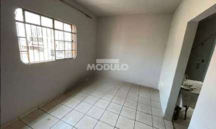 Apartamento com 2 quartos para alugar na Rua Arlindo Teixeira, --, Martins, Uberlândia