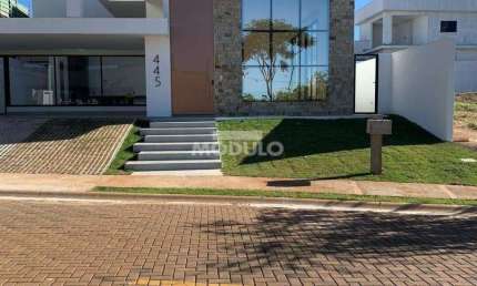 Exelente Casa com Fino Acabamento em Condominio Arts