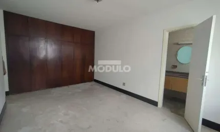 Casa com 4 quartos para alugar na Avenida Getúlio Vargas, --, Osvaldo Rezende, Uberlândia
