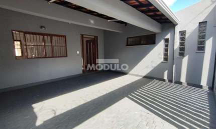 CASA RESIDENCIAL à venda, 3 quartos, 1 suíte, 2 vagas, Santa Mônica - Uberlândia/MG