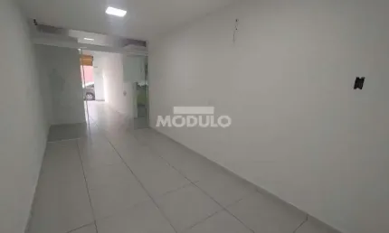 Ponto comercial para alugar na Avenida Ortízio Borges, --, Santa Mônica, Uberlândia