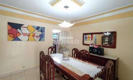 CASA RESIDENCIAL à venda, 4 quartos, 1 suíte, 3 vagas, JARDIM DAS PALMEIRAS - Uberlândia/MG
