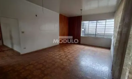CASA COMERCIAL / RESIDENCIAL para aluguel, 6 quartos, 1 suíte, 2 vagas, CENTRO - Uberlândia/MG