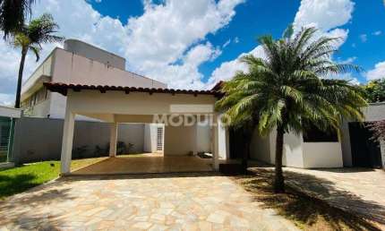 Casa residencial para locação Bairro Jardim Karaiba