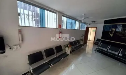 Sala comercial para alugar na Praça Doutor Manoel Crosara, --, Saraiva, Uberlândia