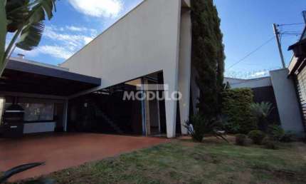 Casa residencial para locação Bairro Alto Umuarama com 3 quartos