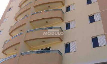 Apartamento com 3 quartos para alugar na Rua Paraná, --, Brasil, Uberlândia
