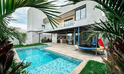 Excelente Casa com Fino Acabamento em Condominio Varanda Sul