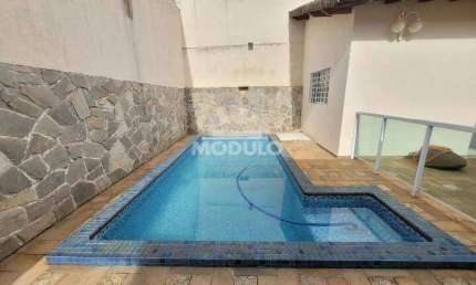 Casa residencial para locação Bairro Cidade Jardim com 3 suítes
