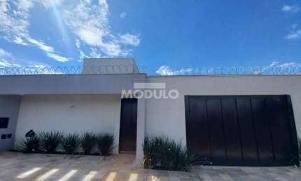 Casa residencial para locação no Laranjeiras com 3 quartos