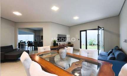 Casa Residencial para locação Bairro Jardim Colina com 3 quartos