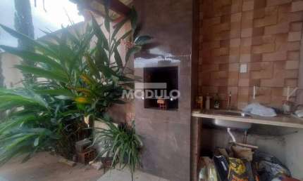 Casa com 3 quartos para alugar na Rua Oliveira Viana, --, Pampulha, Uberlândia
