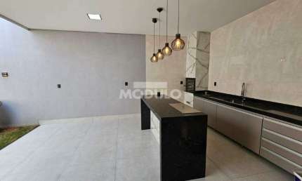 Casa com 3 quartos à venda na Rua Charqueada, --, Granada, Uberlândia