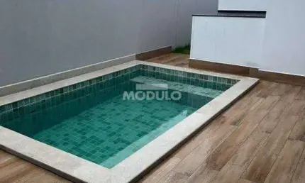 Exelente Casa com Fino Acabamento em Condominio Splendido