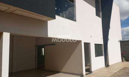 Casa com 3 quartos para alugar na Avenida Palmeira Real, --, Novo Mundo, Uberlândia