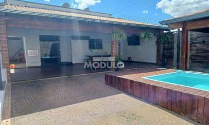 Casa com 3 quartos à venda na Rua Doutora Fabiana Andrade Chaves, --, Taiaman, Uberlândia
