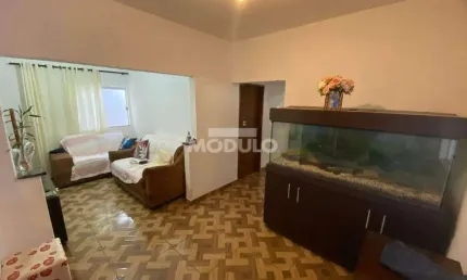 CASA RESIDENCIAL à venda, 3 quartos, 5 vagas, Laranjeiras - Uberlândia/MG