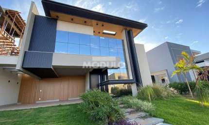 Casa em condomínio fechado com 5 quartos para alugar na Rua Argemiro Costa, --, Nova Uberlândia, Uberlândia