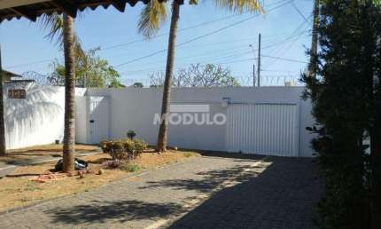 Casa com 3 quartos à venda na Rua Visconde do Pirajá, --, Tubalina, Uberlândia