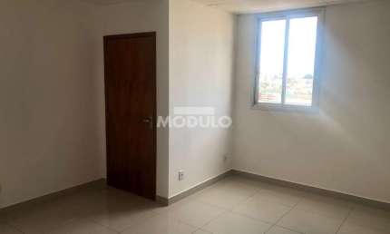 Sala comercial para alugar na Avenida Vasconcelos Costa, --, Osvaldo Rezende, Uberlândia