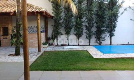 Casa com 3 quartos à venda na Rua Maria Dirce Ribeiro, --, Santa Mônica, Uberlândia