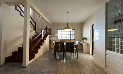 CASA RESIDENCIAL à venda, 3 quartos, 1 suíte, 2 vagas, Santa Mônica - Uberlândia/MG
