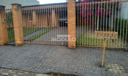 Casa comercial/residencial para locação bairro Saraiva