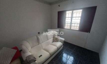Casa com 5 quartos para alugar na Rua Grande Xexéu, --, Martins, Uberlândia