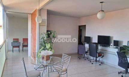 Casa com 3 quartos para alugar na Rua Padre Anchieta, --, Lidice, Uberlândia