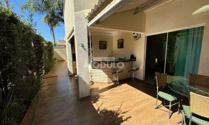 CASA DE CONDOMÍNIO à venda, 3 quartos, 3 suítes, 4 vagas, JARDIM INCONFIDENCIA - Uberlândia/MG
