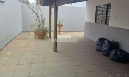 Casa com 3 quartos à venda na Rua Patrulheiro Osmar Tavares, --, Santa Mônica, Uberlândia