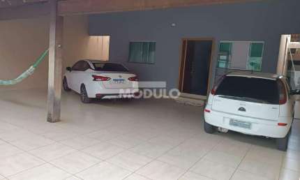 Casa com 3 quartos à venda na Rua Clemente Pereira, --, Pampulha, Uberlândia