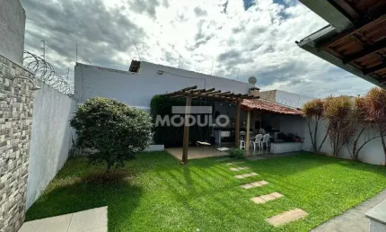 Casa com 3 quartos à venda na Rua Doutor Rubens Pereira da Silva, --, Shopping Park, Uberlândia