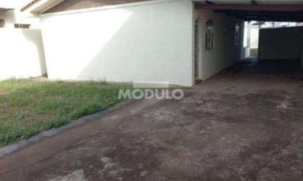 Casa com 3 quartos para alugar na Rua Nordau Gonçalves De Melo, --, Santa Mônica, Uberlândia